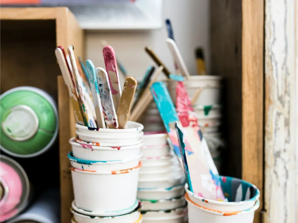 atelier-pouring-dripping-holly-booth-6mNaF9A8ipA-unsplash