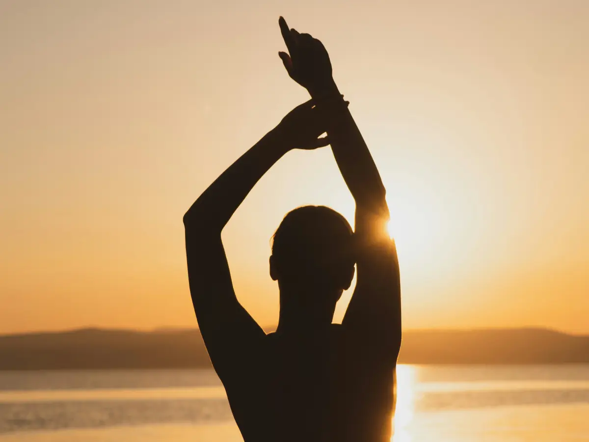 atelier-yoga-generique-ivan-zakharenko-KeGKEOjhy6E-unsplash