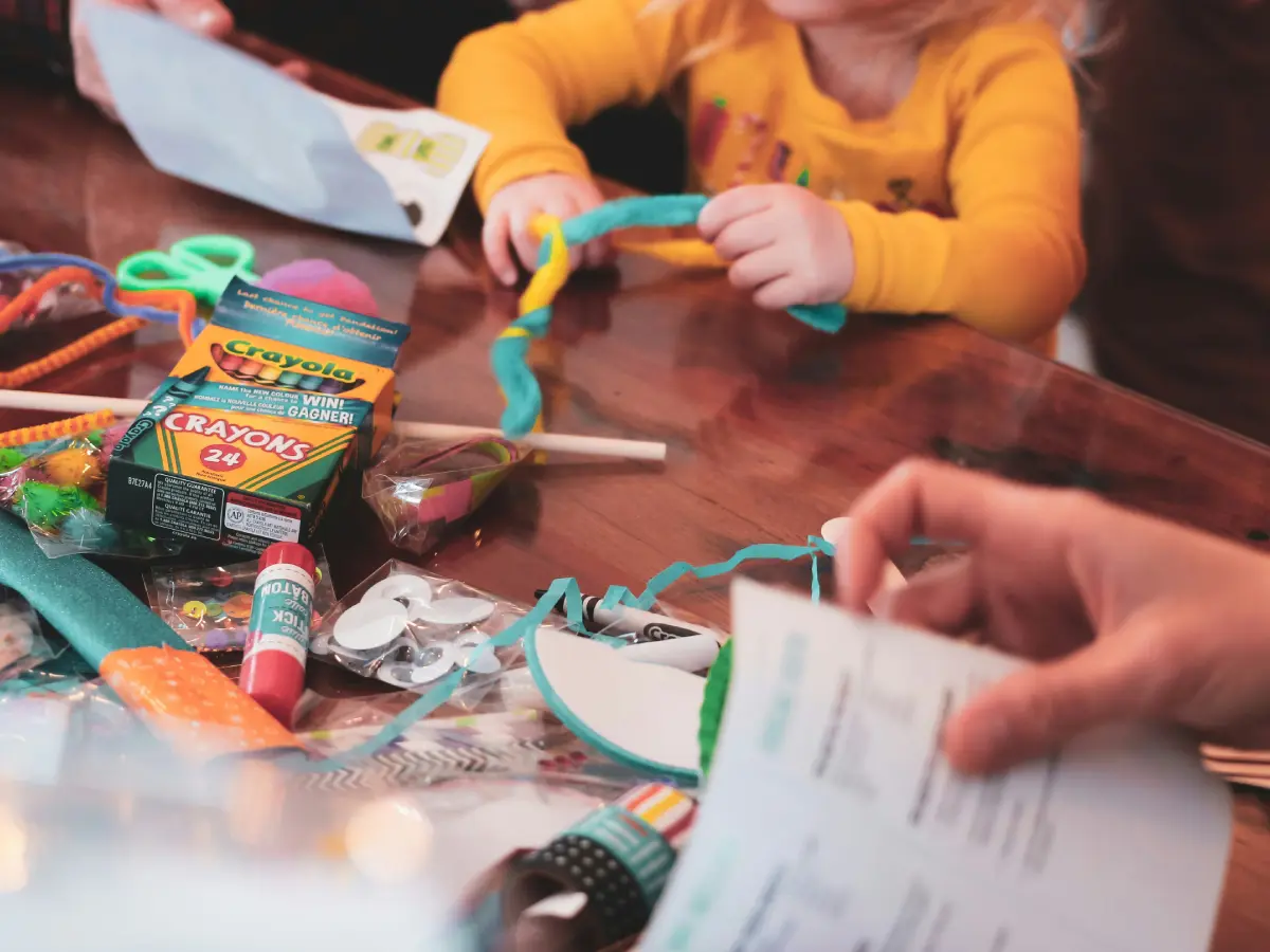 mini-atelier-rigolo-compagnons-vhrD4fdOE9U-unsplash