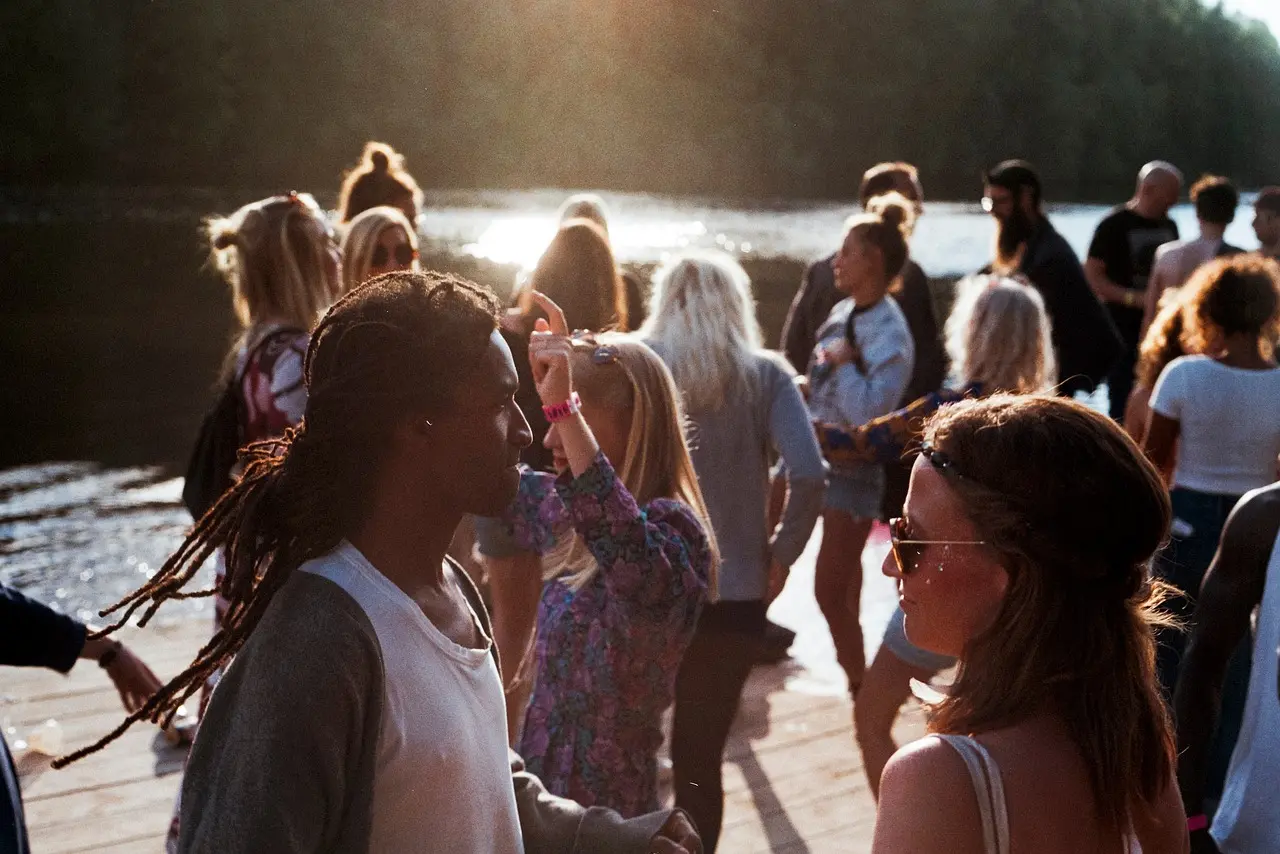 people-2589091_1280