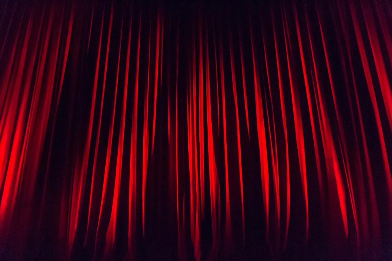 Spectacle