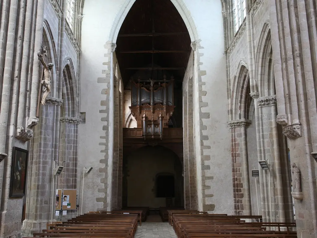 PCU53-basilique-evron-4