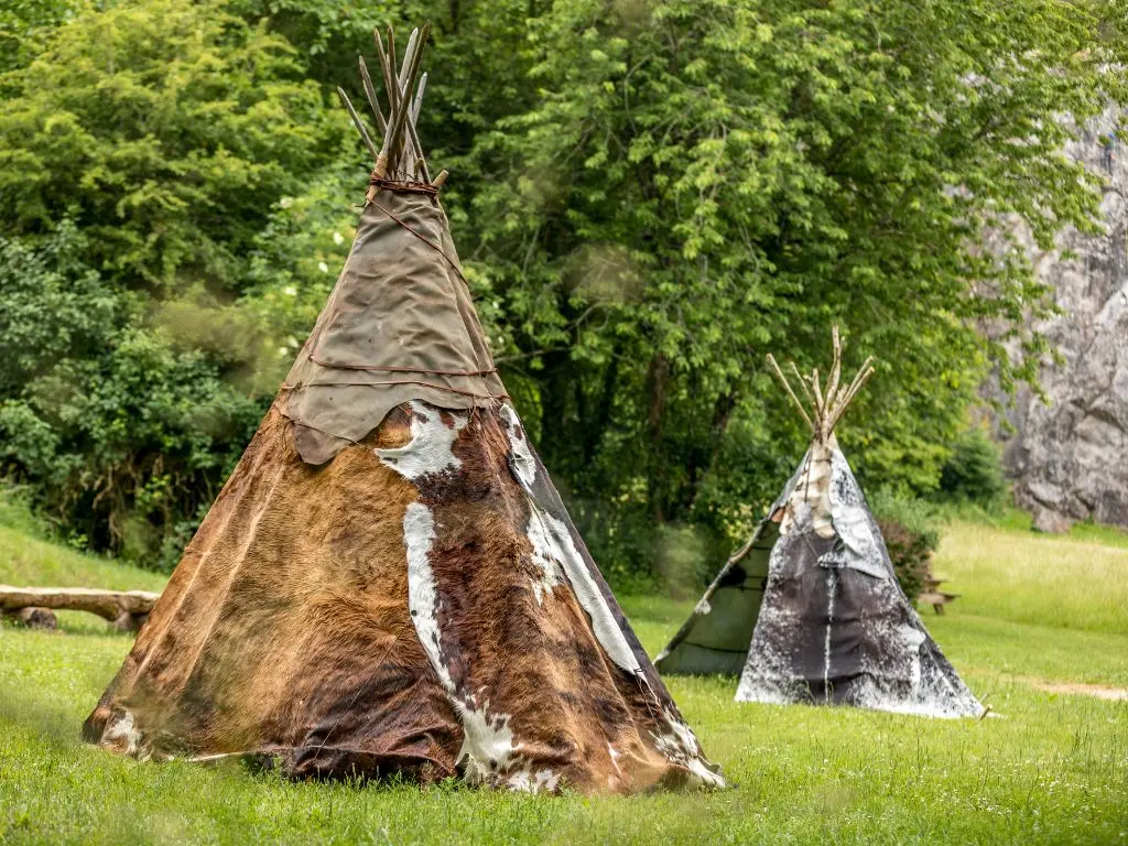 tipis-grottes-de-saulges
