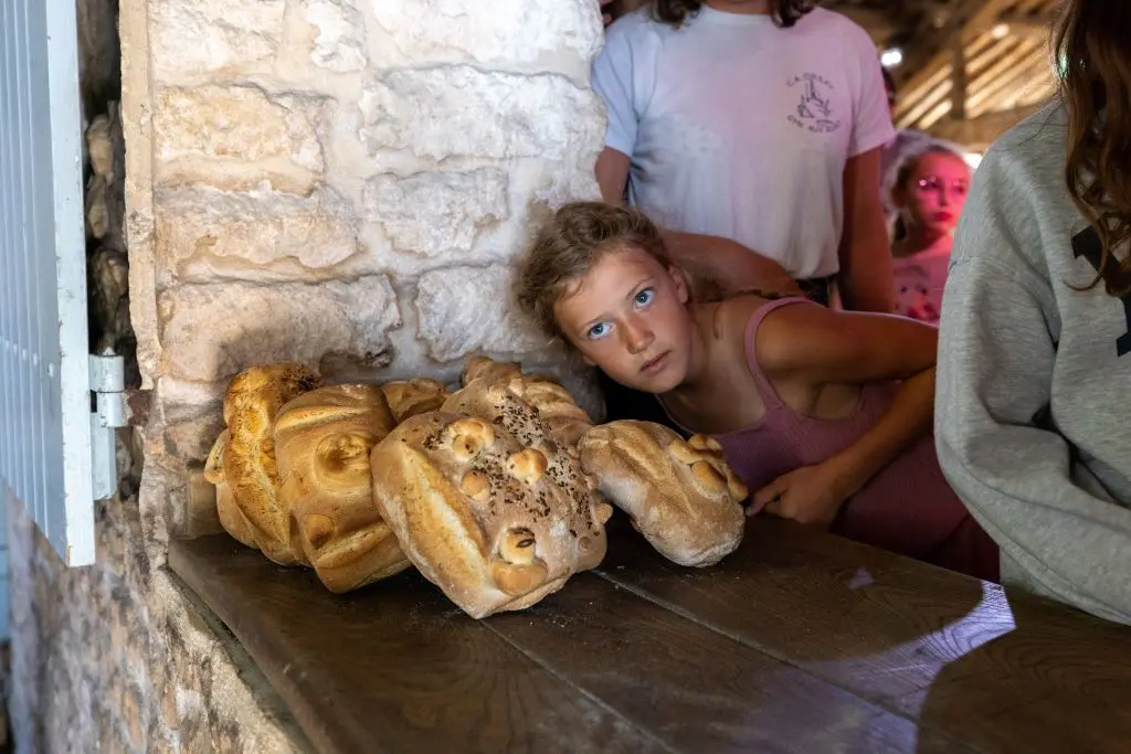 Pains sortis du four à bois