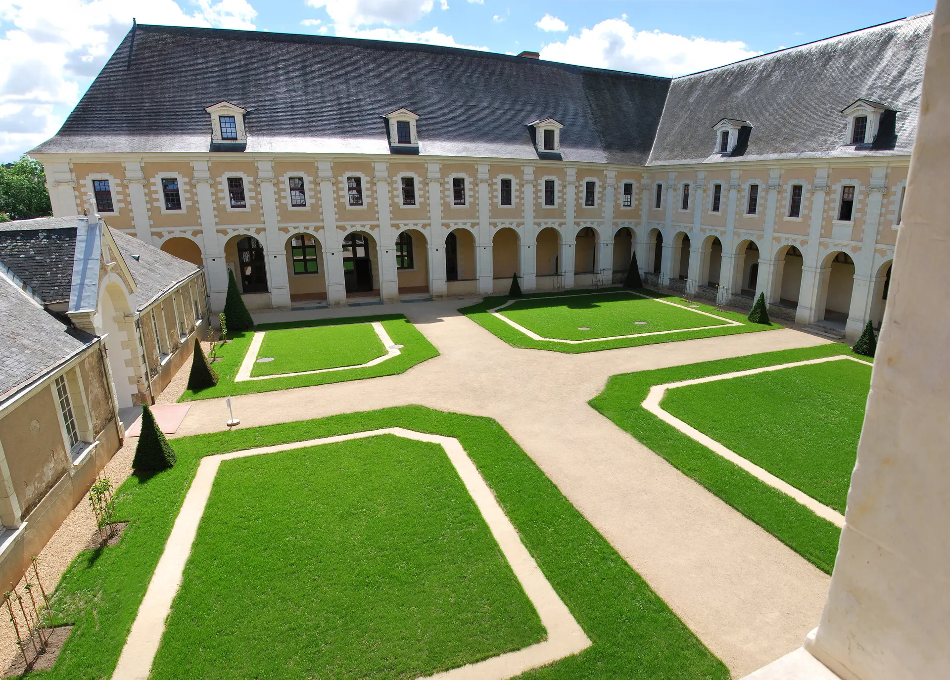 Cloitre du Pôle des Ursulines-CP-Pays de Château-Gontier