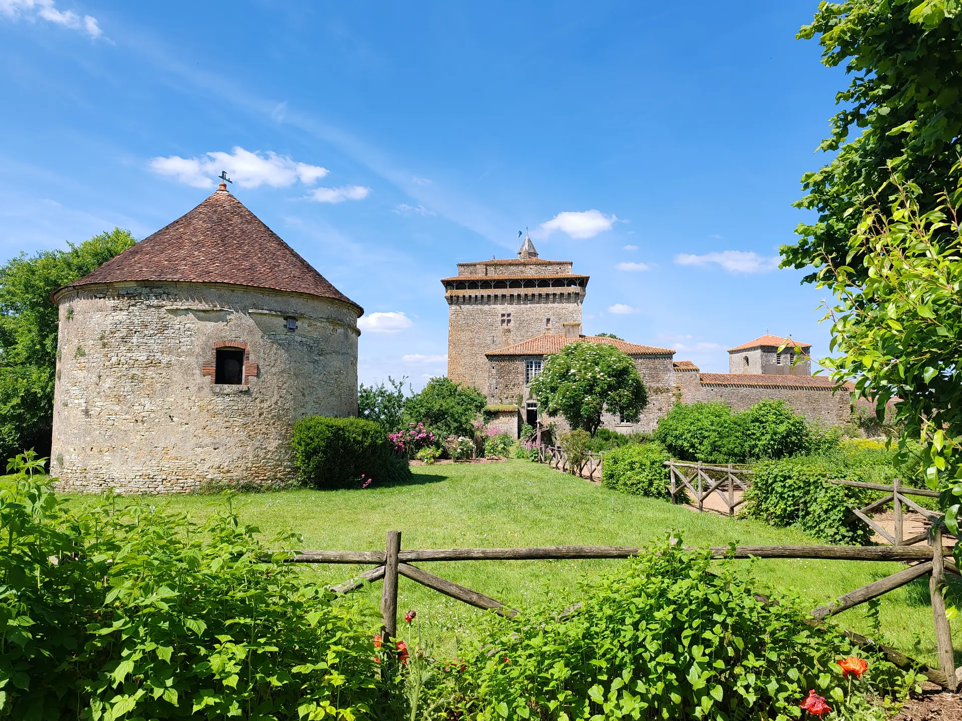 Donjon et Jardin de Bazoges-en-Pareds