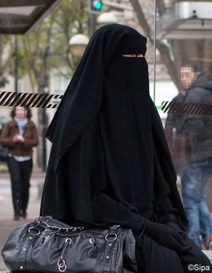 Roubaix-Un-controle-d-identite-d-une-femme-voilee-tourne-mal