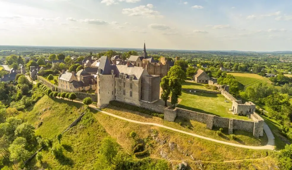 Garden-party du château (Sainte-Suzanne) | Portail du tourisme du ...
