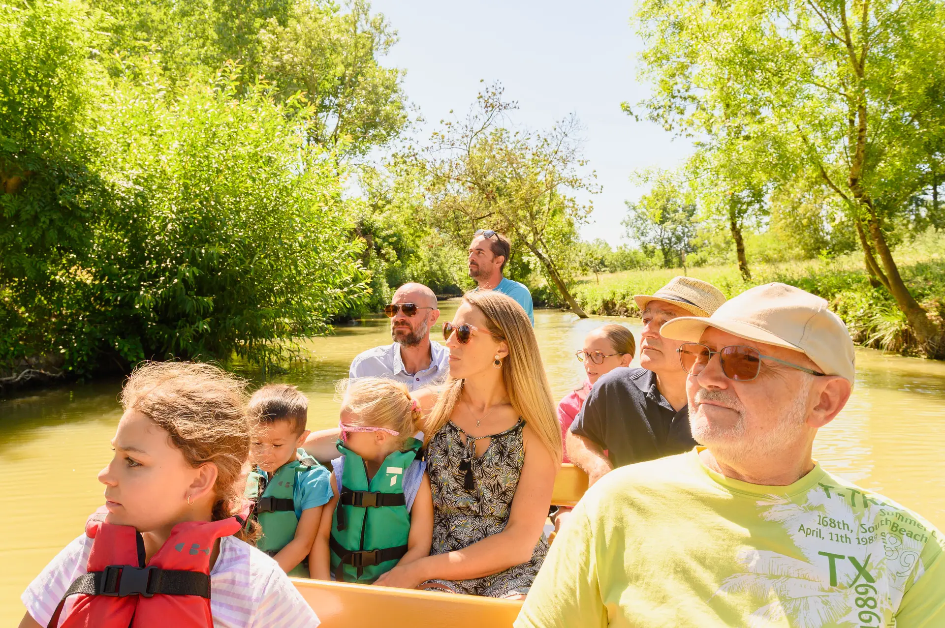 JD sur les traces des Moines bâtisseurs - au fil de l'eau en barque guidée