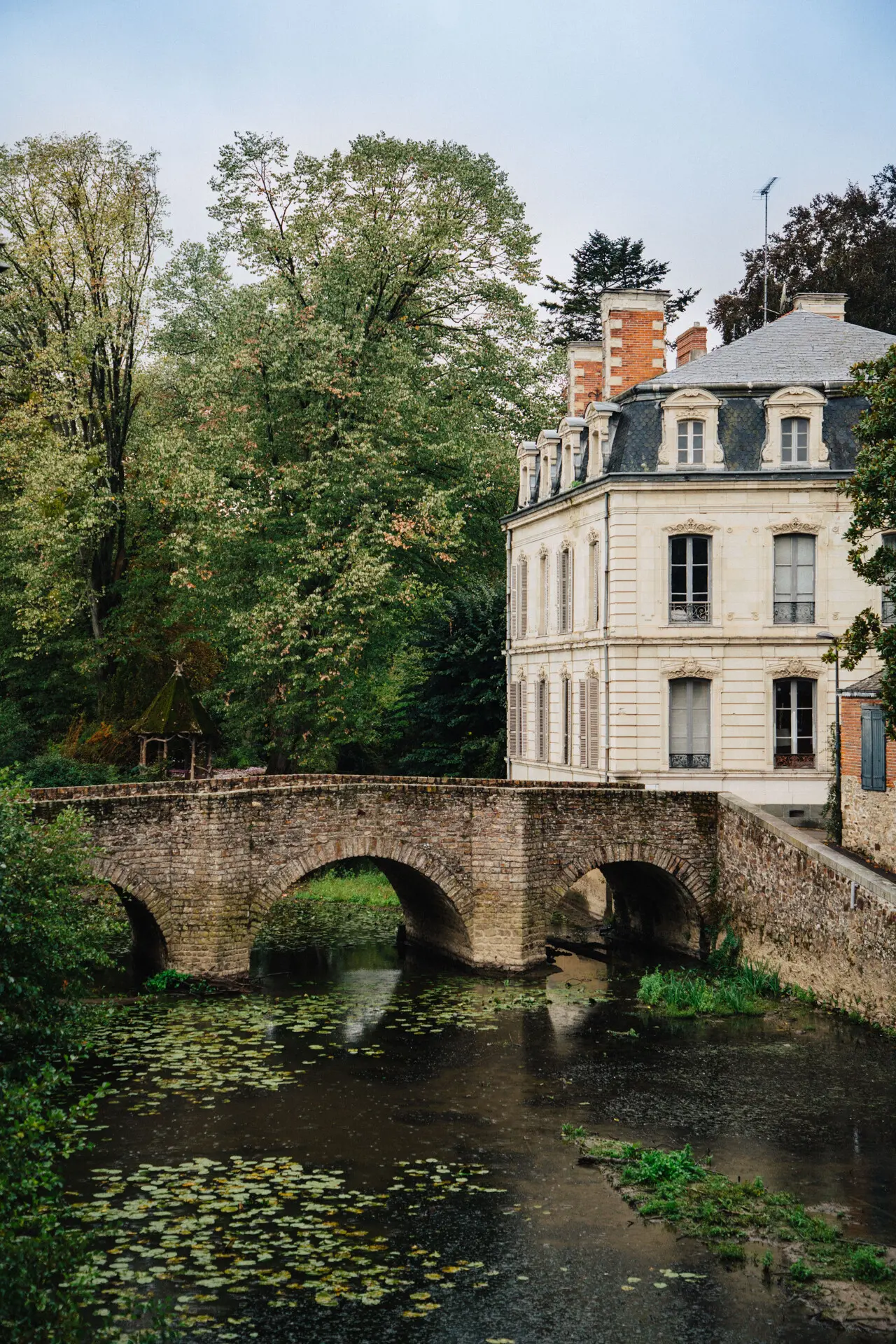 Vieux-pont_a_Craon-CP-Loeildeos_-_Mayenne_Tourisme-9106-1920px