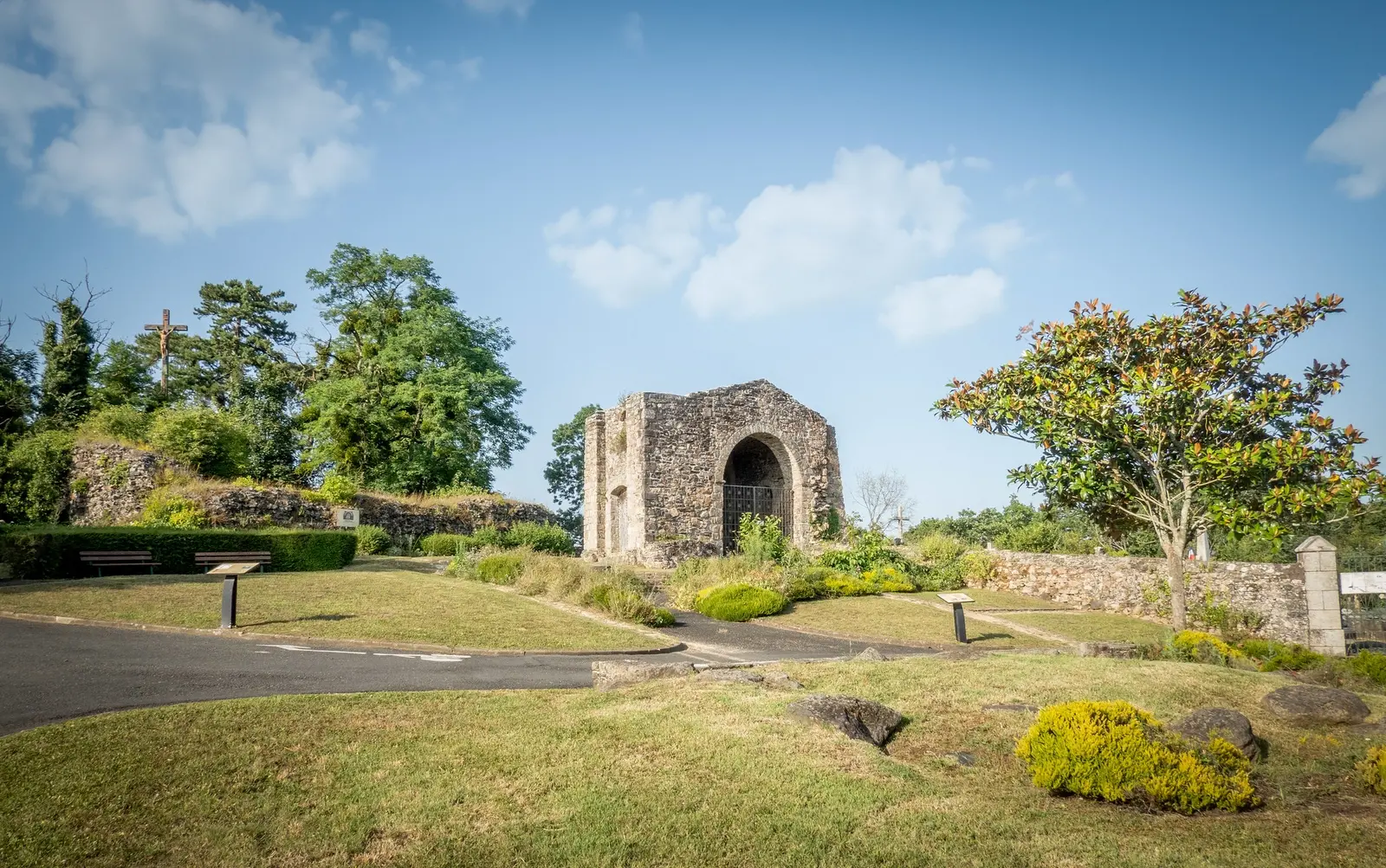 Donjon du Pallet et chapelle Sainte Anne