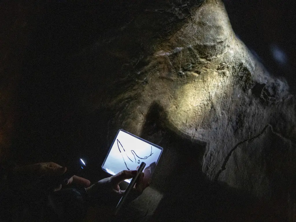 spéciale-gravures-margot-grottes-saulges