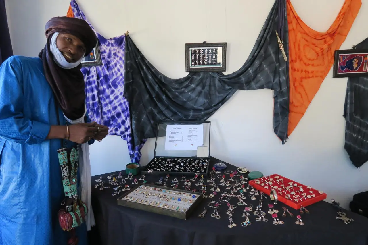 Présentation des oeuvres par Tana Rhissa