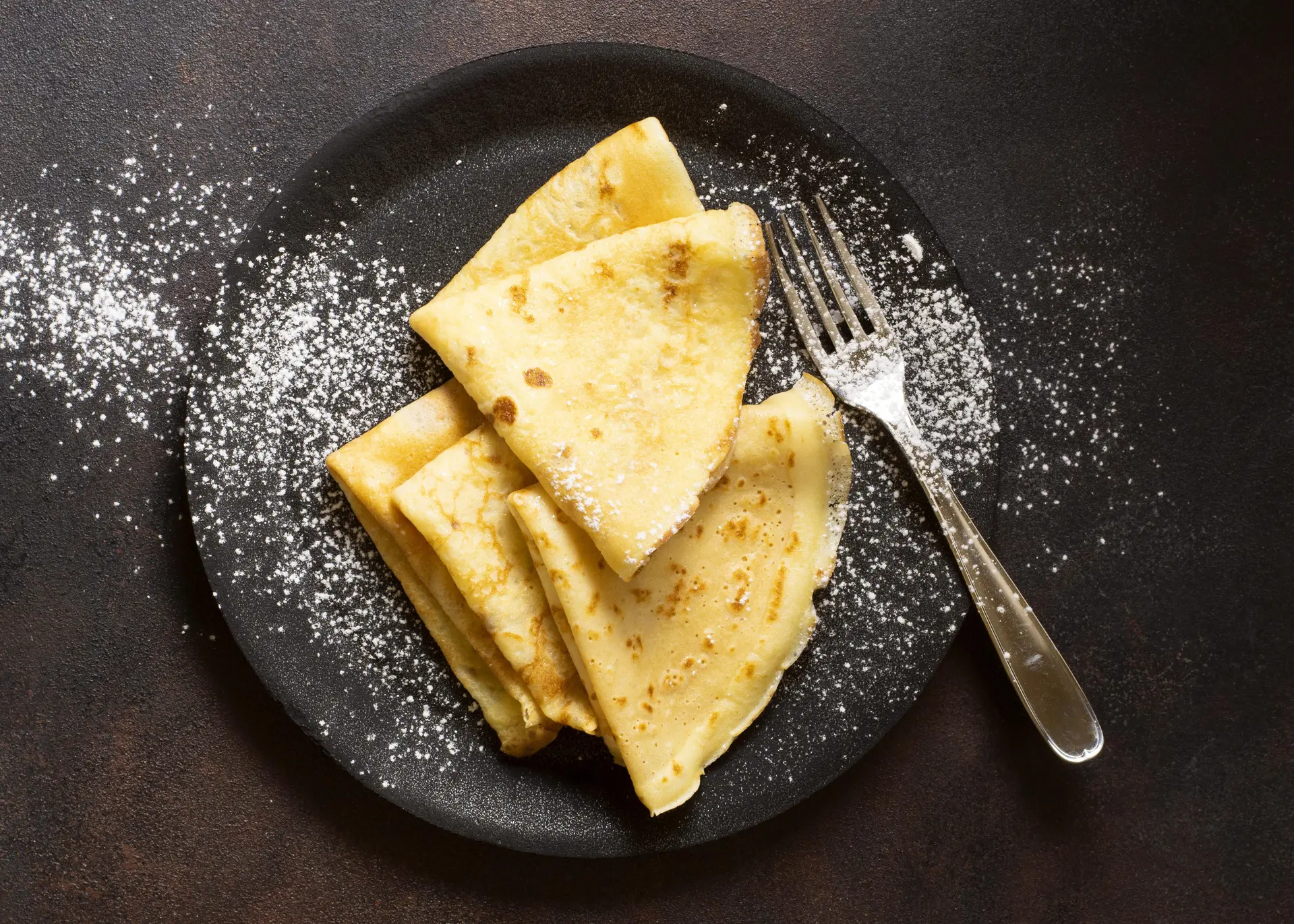 delicious-winter-crepe-dessert-sugar-top-view