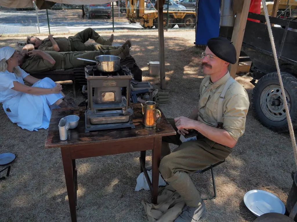 Salon-antiquités-militaires-neuvic