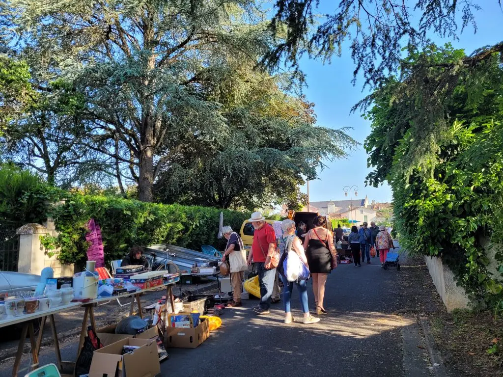 vide-greniers-pentecôte-neuvic