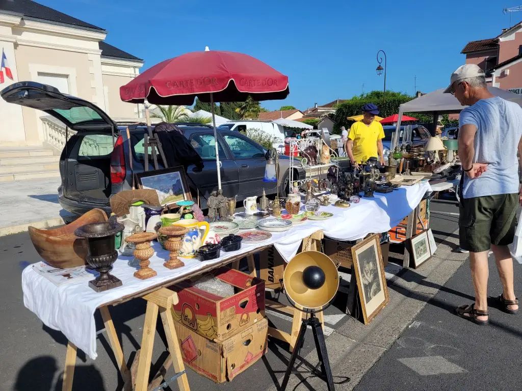 vide-greniers-pentecôte-neuvic
