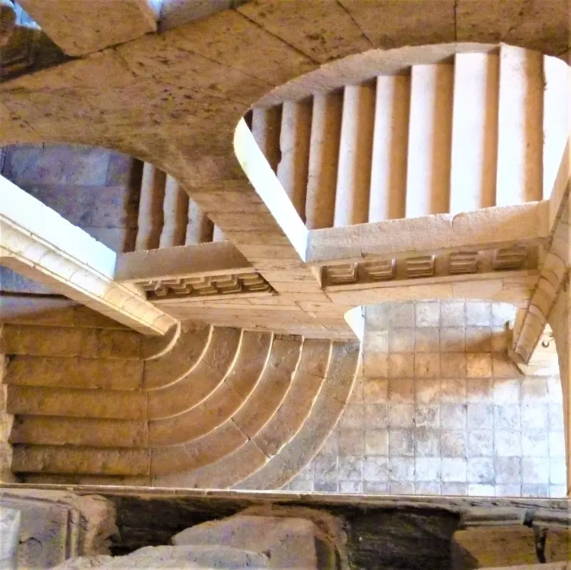 ACTE IV Château escalier La Marthonie Alyson Hugues Saint Jean (3)