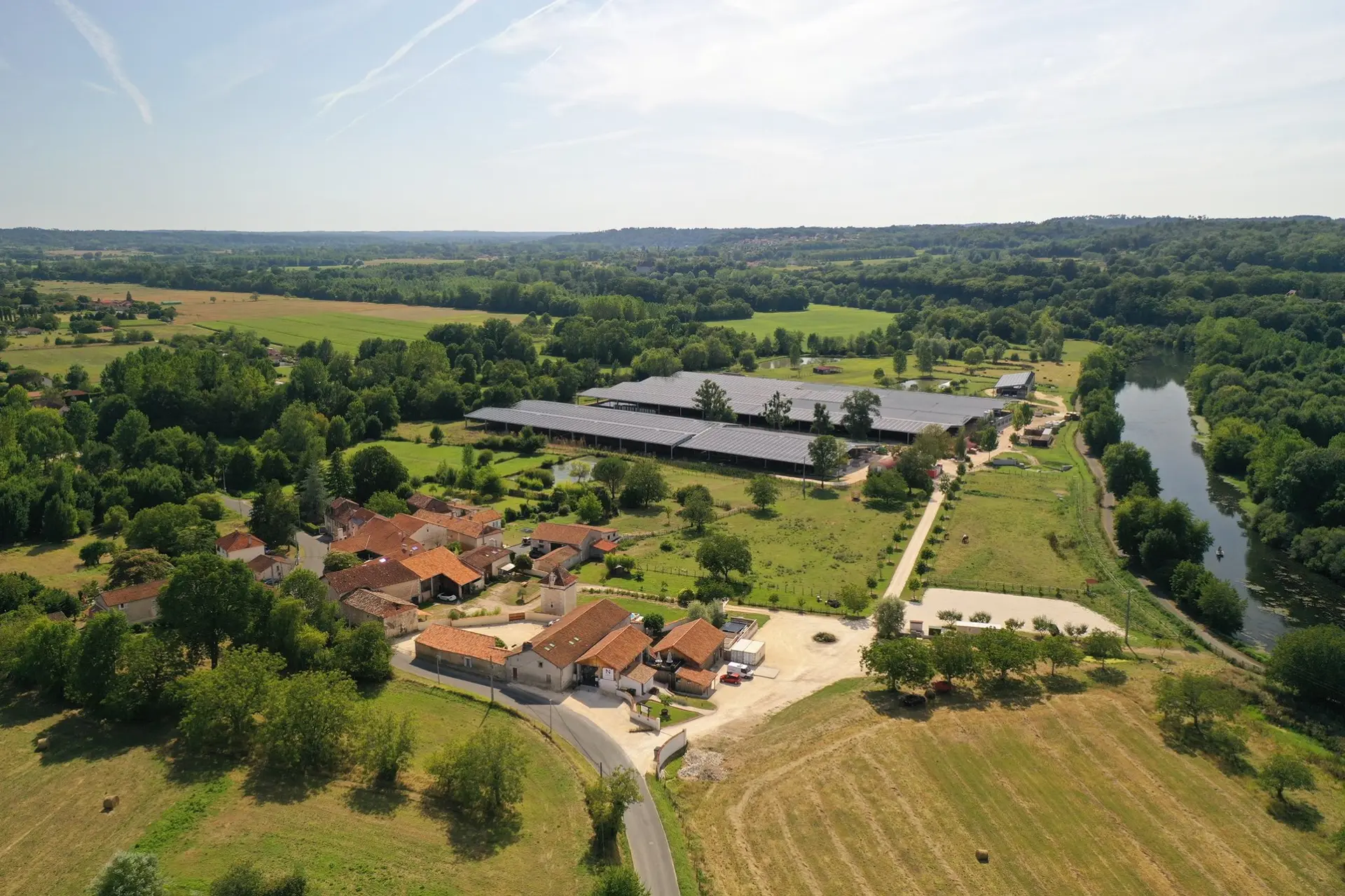 Aerienne-7.08.19-credit-vaaden-loup-blanc-production