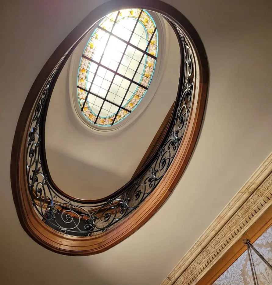 Fondation Brou de Laurière - escalier intérieur