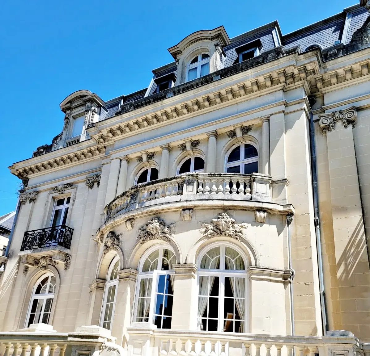 Fondation Brou de Laurière - hôtel particulier vue extérieur