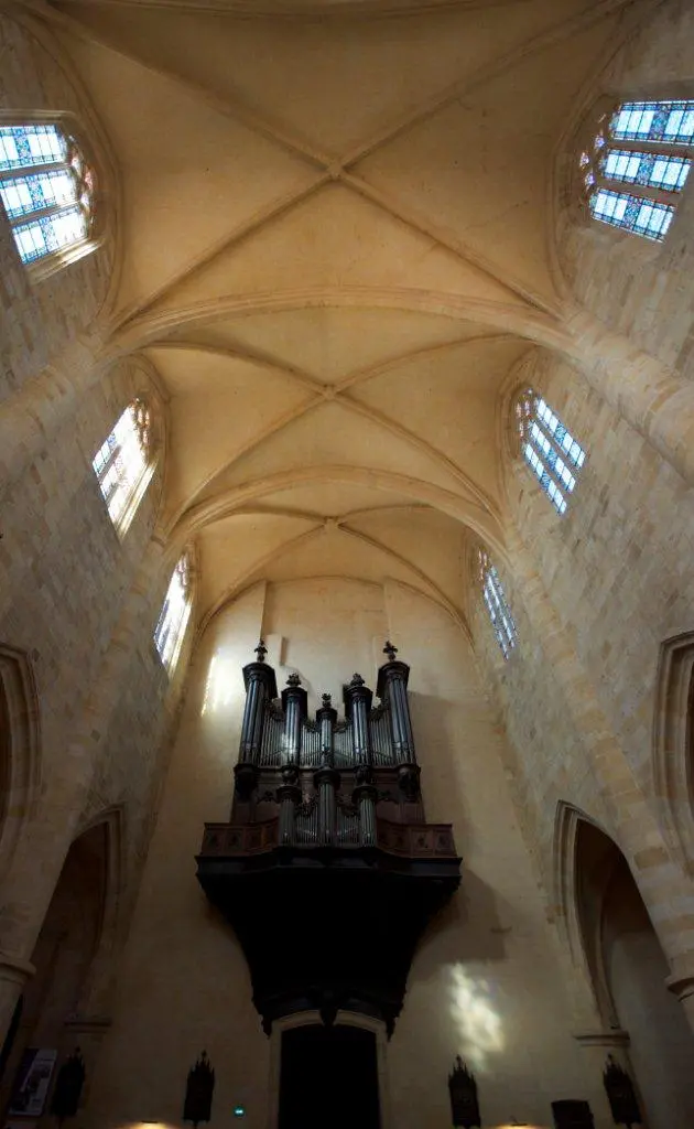 Cathédrale Dan Courtice (8)