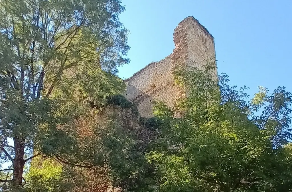Cause-de-Clérans, village hors du temps