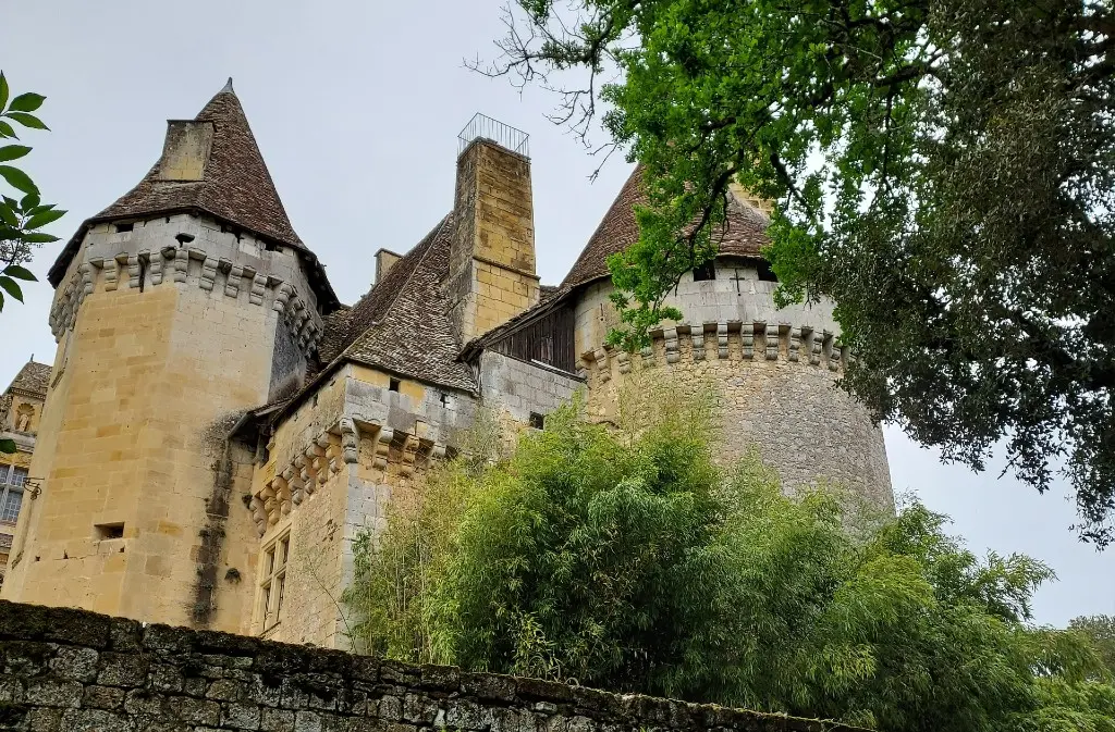 Mystères autour du château de Lanquais