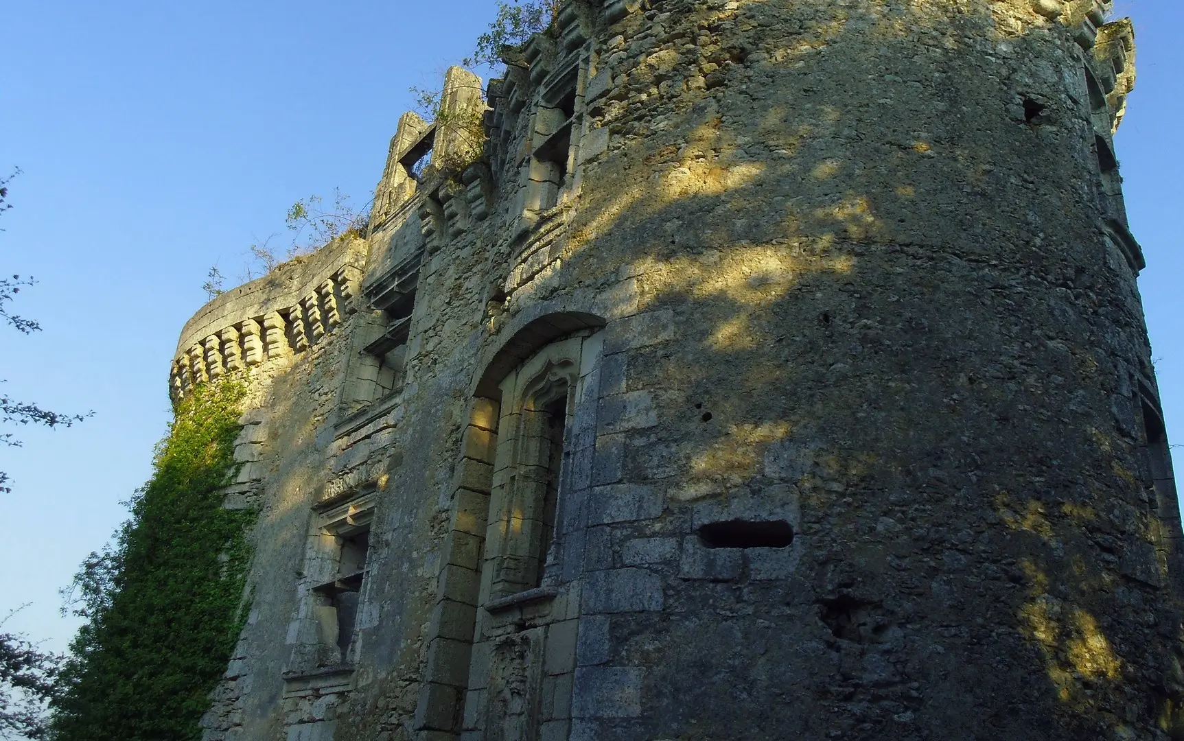 Façade du château haut