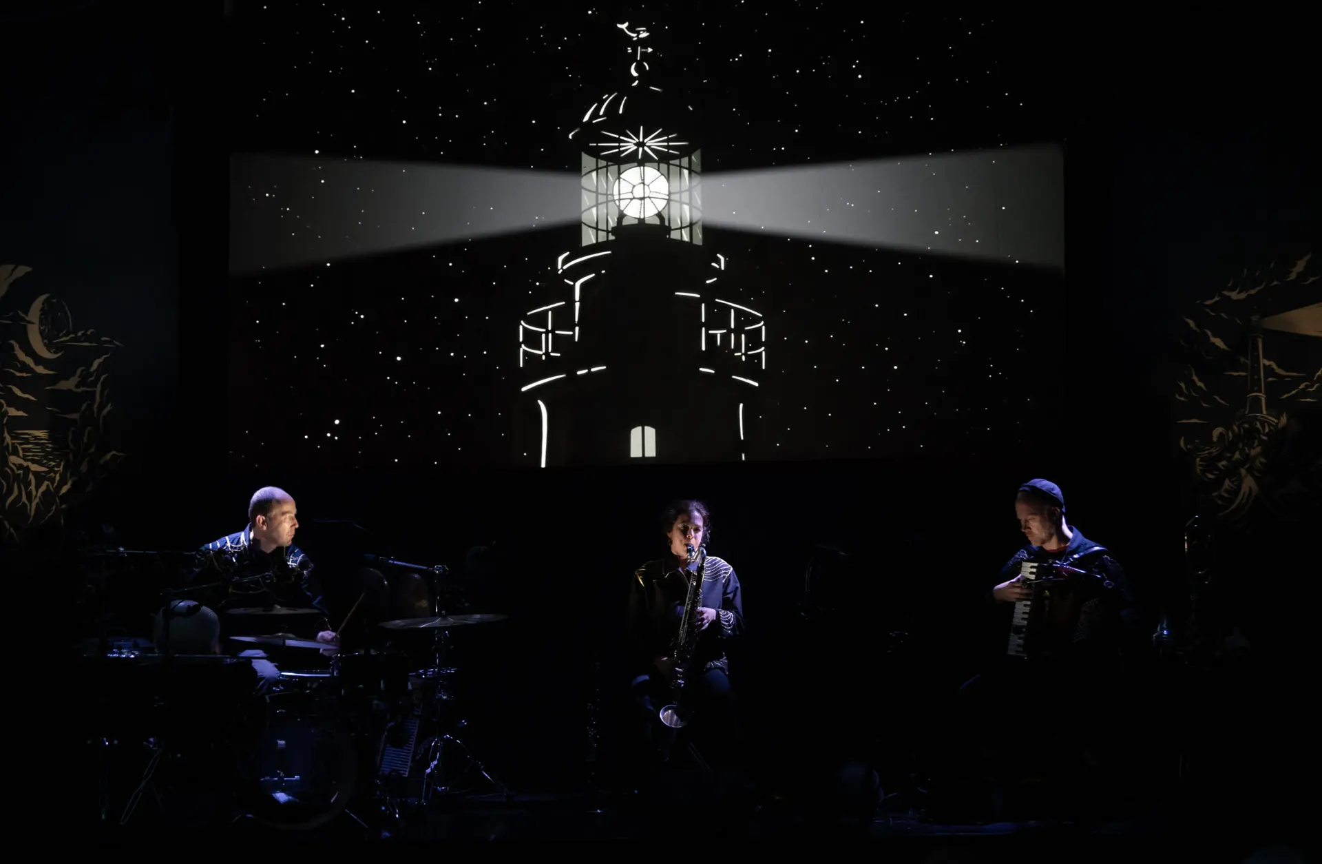 La-Renverse_musiciens-phare-de-nuit-©-Tomas-Amorim-scaled