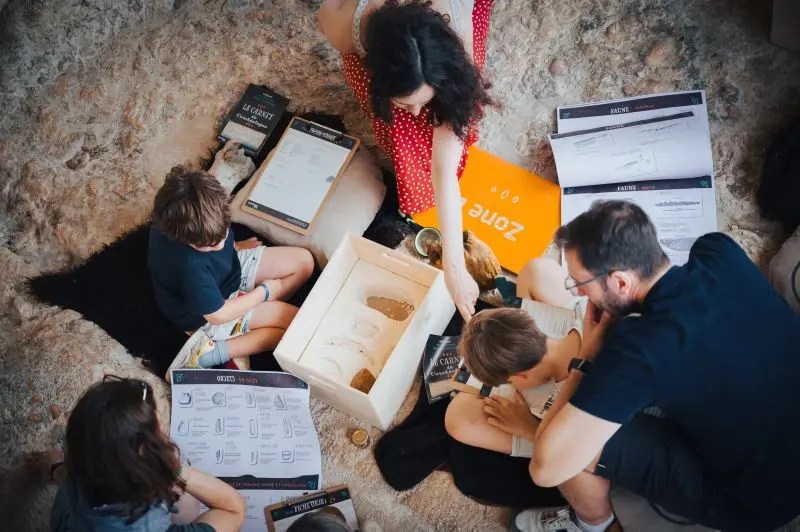 atelier 100000 ans sous la falaise©Maxime Villaeys - MNP