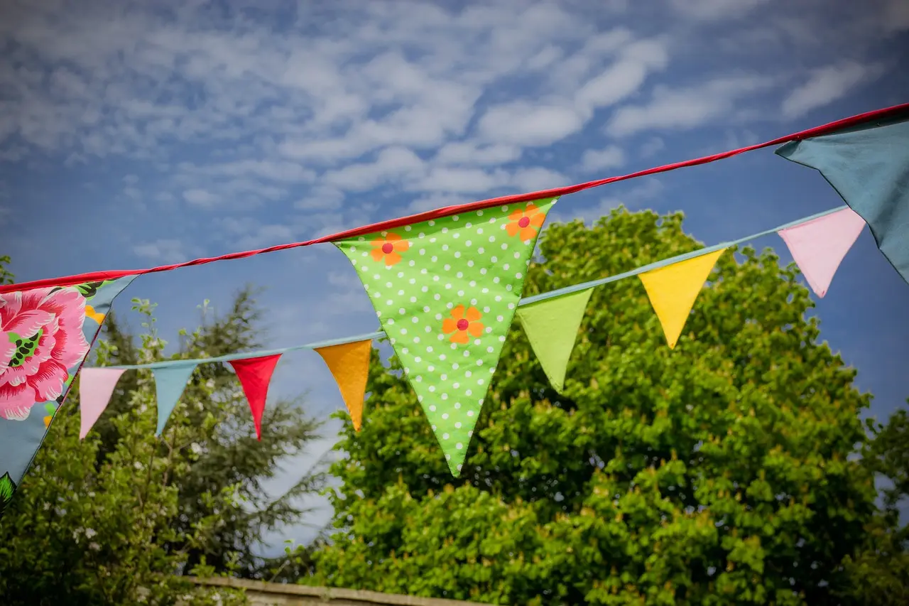 bunting-1342240_1280