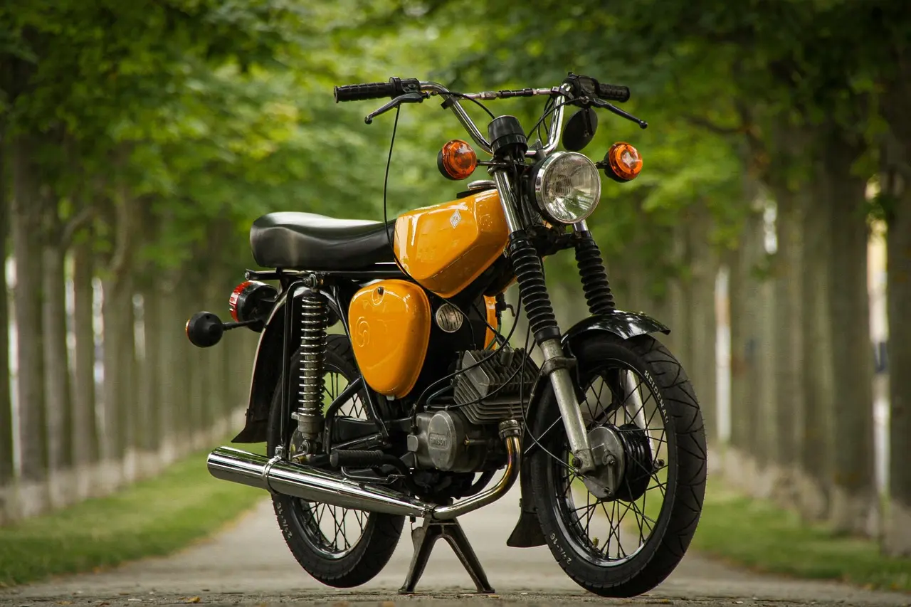 motorcycle-6850087_1280
