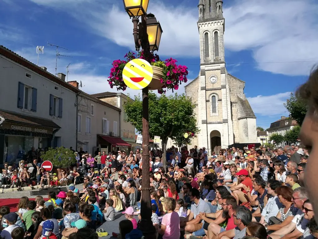 neuvic sur rire festival  théâtre de rue