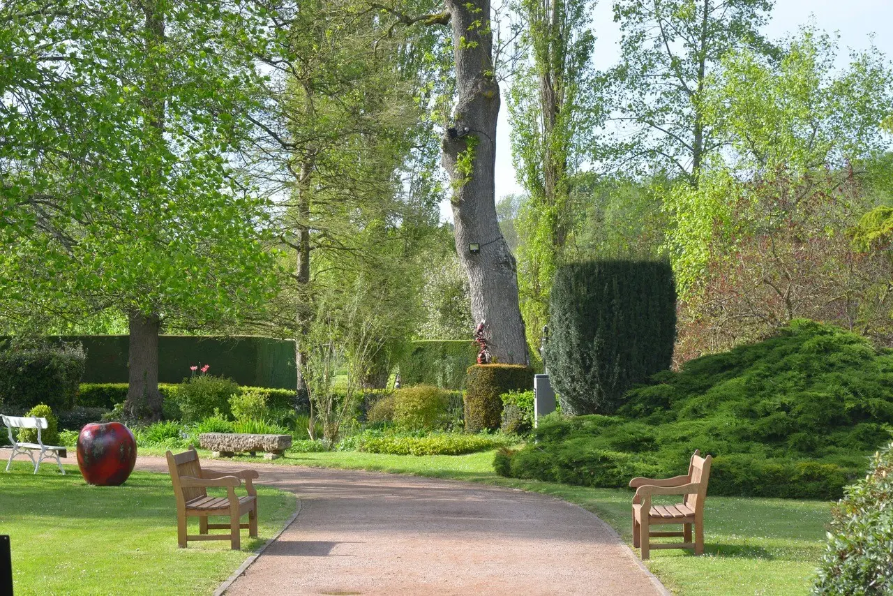 Chateau-de-Vascoeuil-Jardin-et-Sculpture-de-Volti-ACVM-2