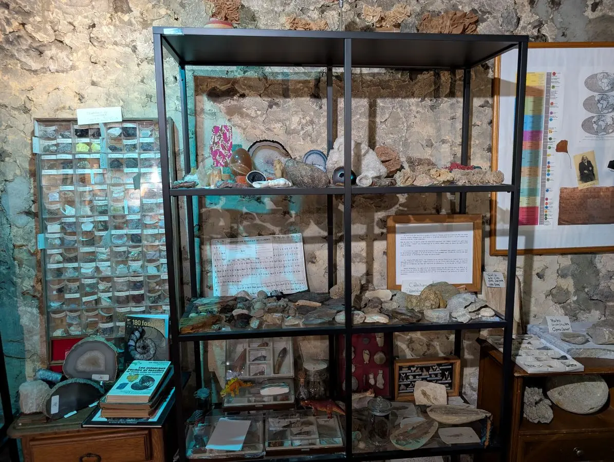 Collections minéralogie Galerie des Curiosités Larraincy