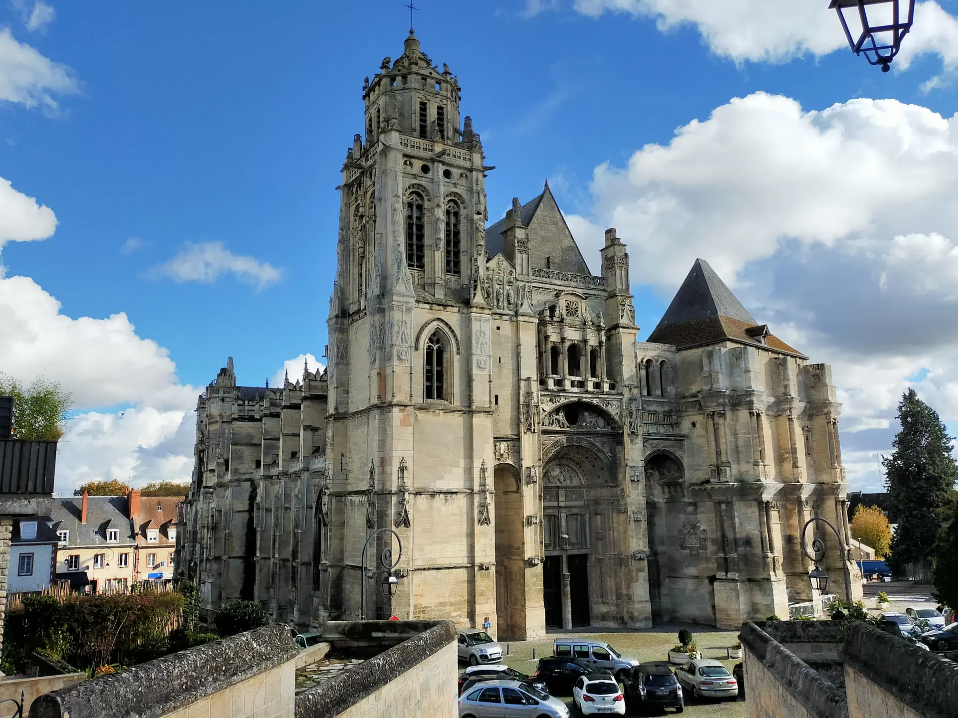 Église Saint-Gervais Saint-Protais façade