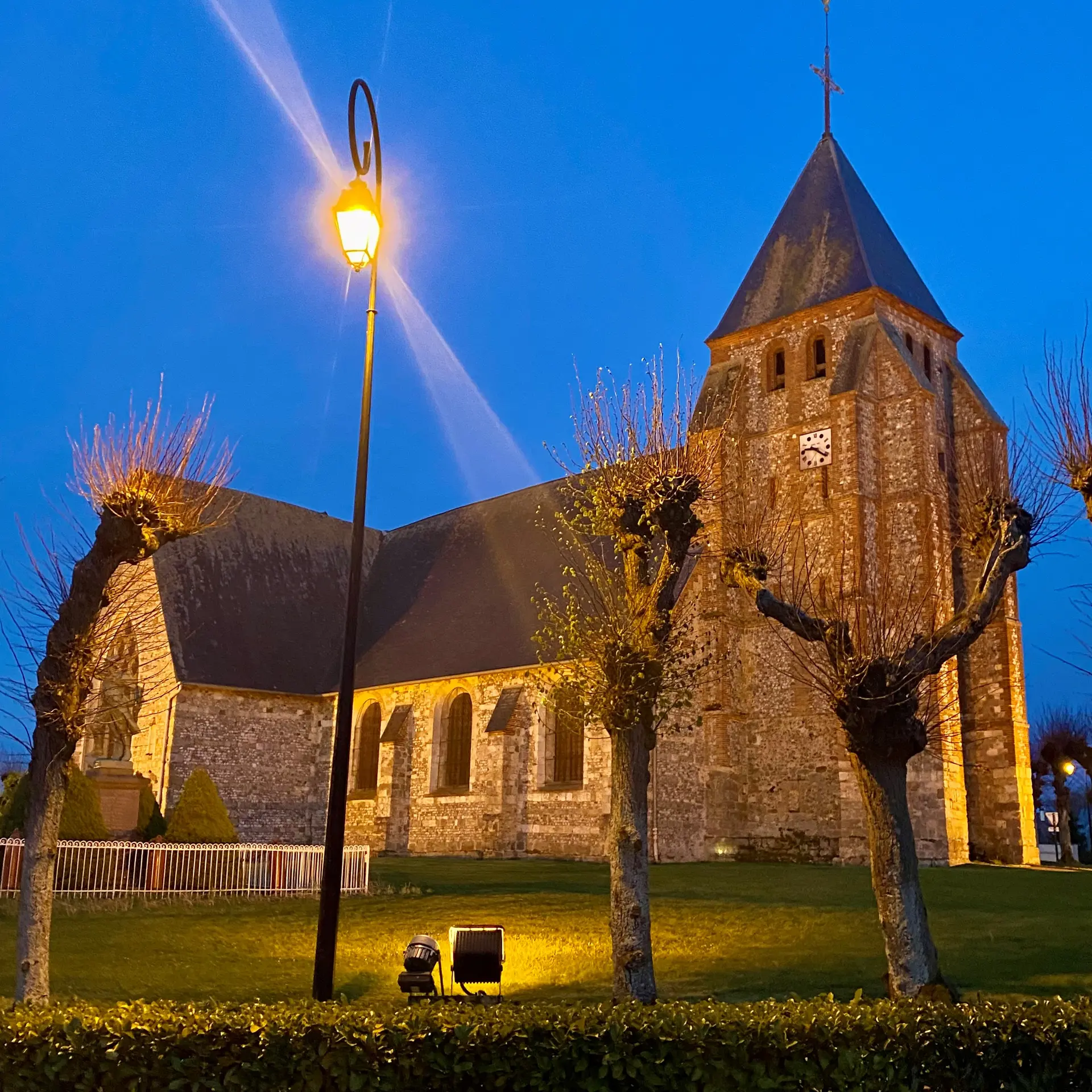 Église Saint-Martin, Longchamps, extérieur nuit ©ML Vittori