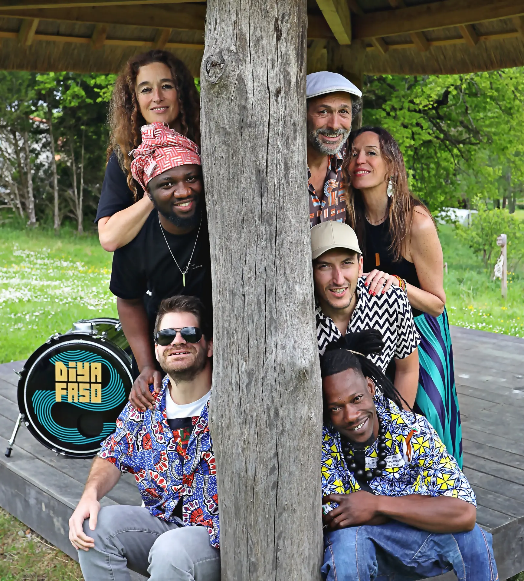 6-DIYA FASO_07 autour du poteau + logo.jpg crédit @Guillaume Pallat