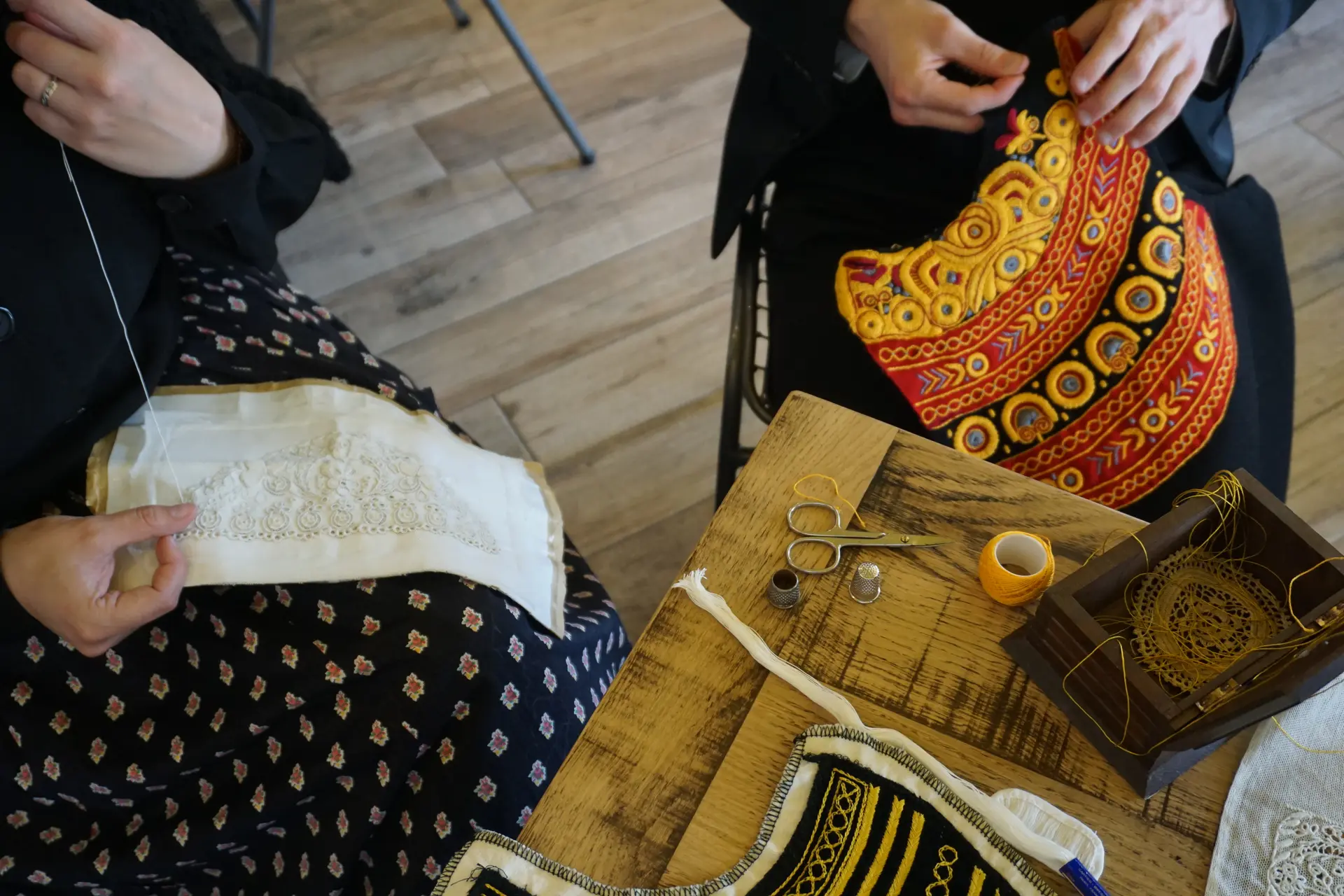 tradition costume broderie - Pont-l'Abbé - Pays bigouden