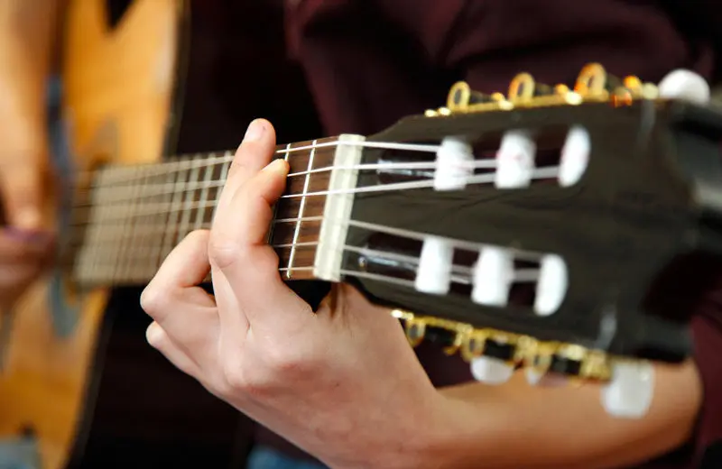 GUITARE©ClaudeFolgoas-800x520