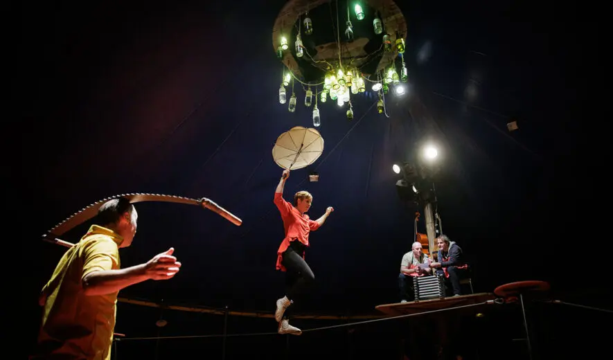 Le-Cabaret-Renverse-©-Ruben-Silozio-3-885x520