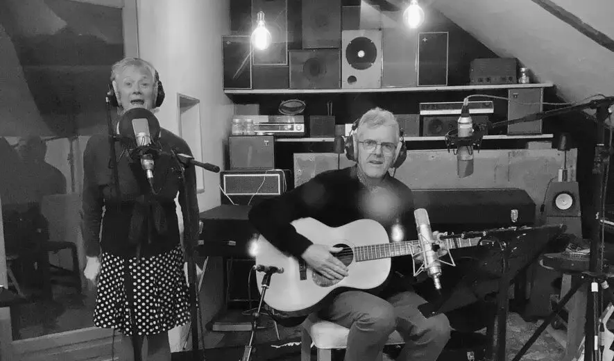 Monique-Lucas-et-Paul-caroff-au-studio-du-Faune-a-Saint-Uniac