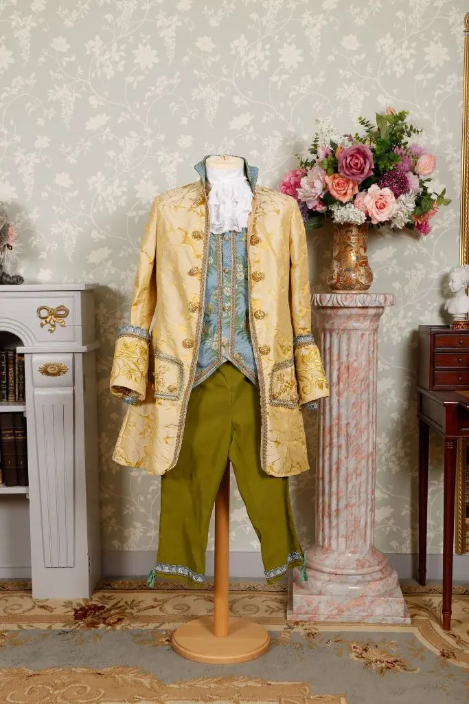 20sept château de Neuvic costume jpg