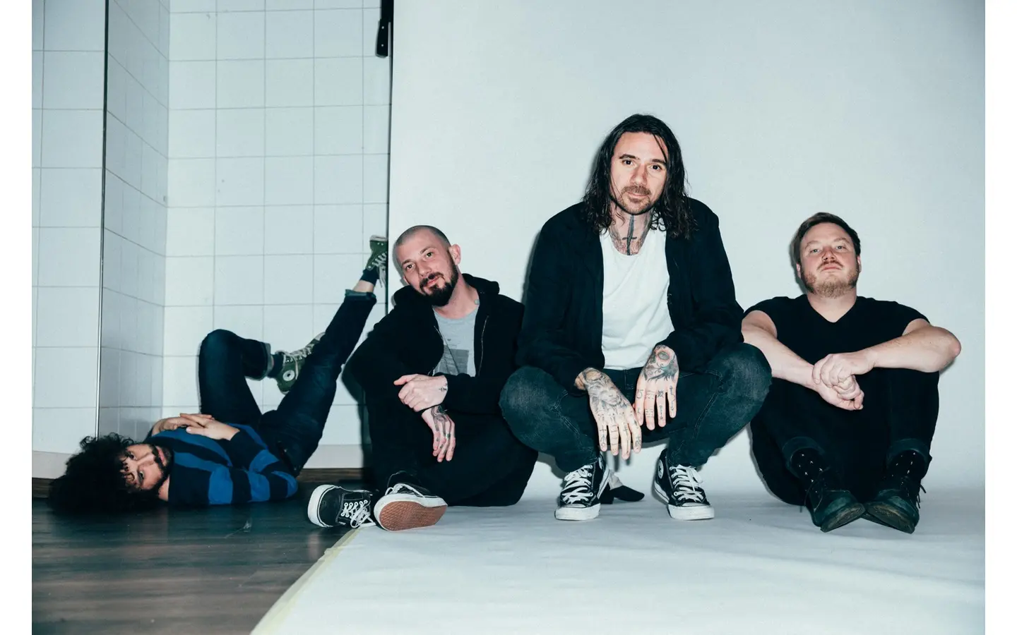 AA---MAIN---03---Band-Picture-