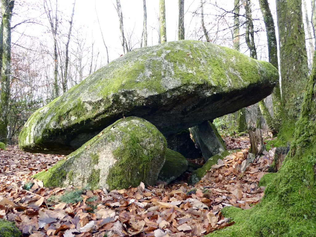 AMBAZAC Dolmen de la lieue