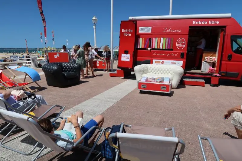 CAMION QUI LIVRE