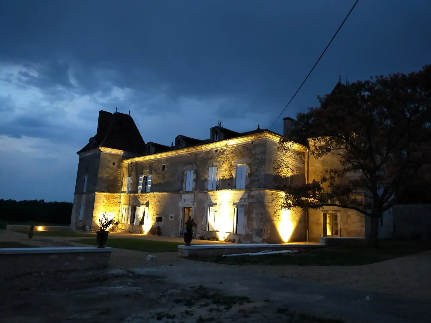 Feydoux éclairage facade ouest