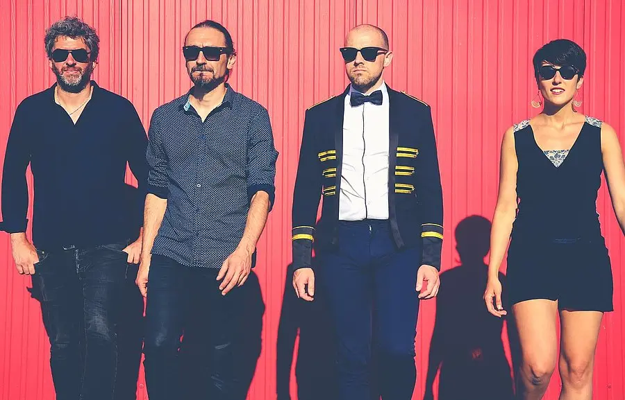 csm_09-The-White-Socks-Boum-Rock_6583ecf3d2