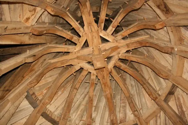 détail charpente poivriére